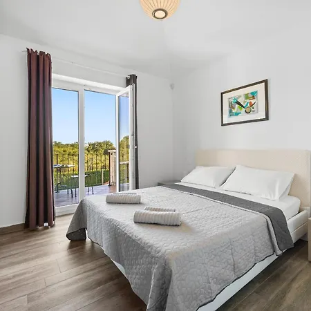 Bosco In With Sea View And Private Pool Only 300 Meters From The