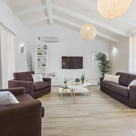 Bosco In With Sea View And Private Pool Only 300 Meters From The Villa Medulin