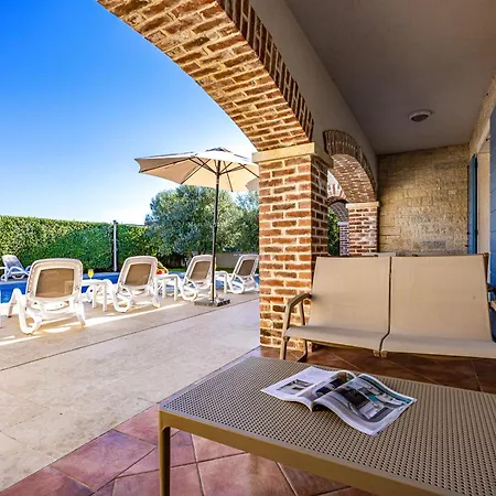 Bosco In With Sea View And Private Pool Only 300 Meters From The Medulin