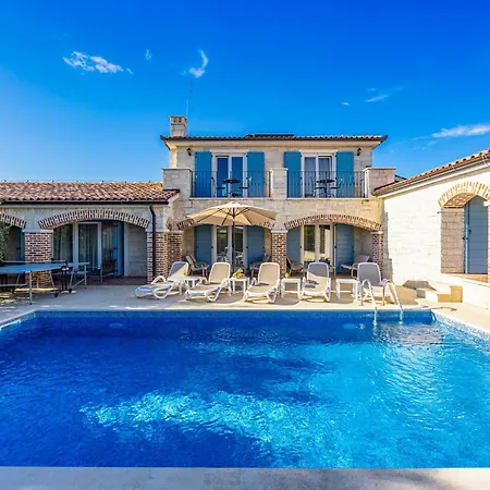 Villa Bosco In With Sea View And Private Pool Only 300 Meters From The Medulin