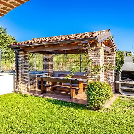 Bosco In With Sea View And Private Pool Only 300 Meters From The Villa Medulin