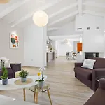 Bosco In With Sea View And Private Pool Only 300 Meters From The 别墅