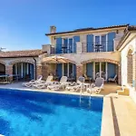 Bosco In With Sea View And Private Pool Only 300 Meters From The 别墅